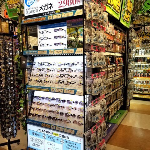 某激安量販店向けのメガネ販売什器デザイン