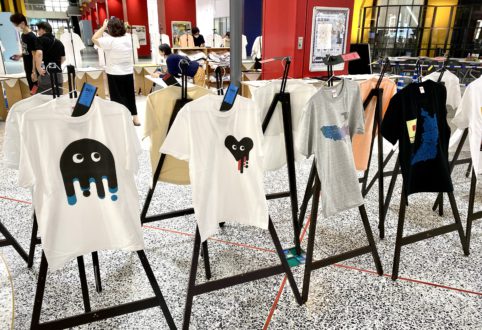 大阪で活動するクリエイターのTシャツがずらり！