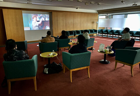 ある日のクリエイティブ夜会「映画上映会」